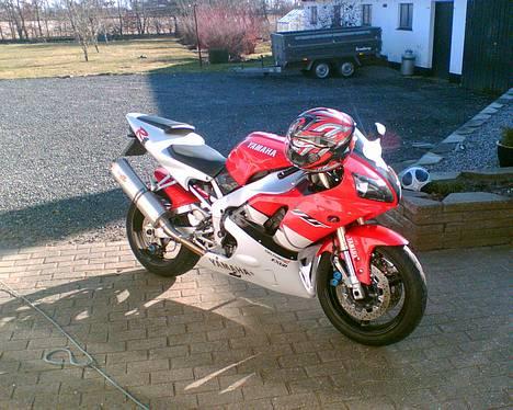 Yamaha YZF R1 billede 1