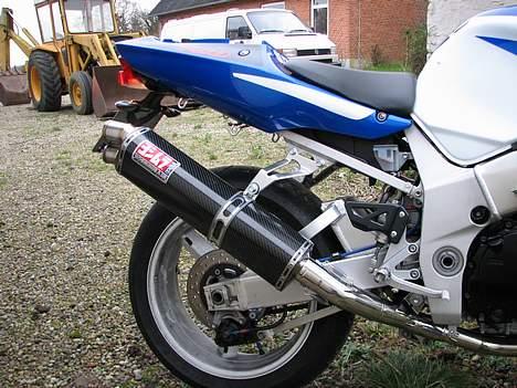 Suzuki GSXR 750 K1 - montering af udstødnings system DONE! billede 3