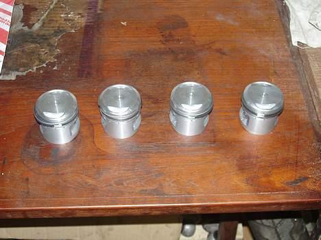 Honda CB 400F - Så kom de nye stempler fra holland. billede 15