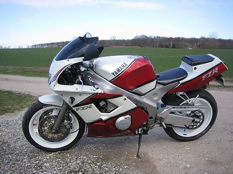 Yamaha fzr 400rr billede 1