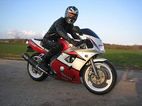 Yamaha fzr 400rr billede 2