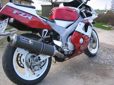 Yamaha fzr 400rr billede 3