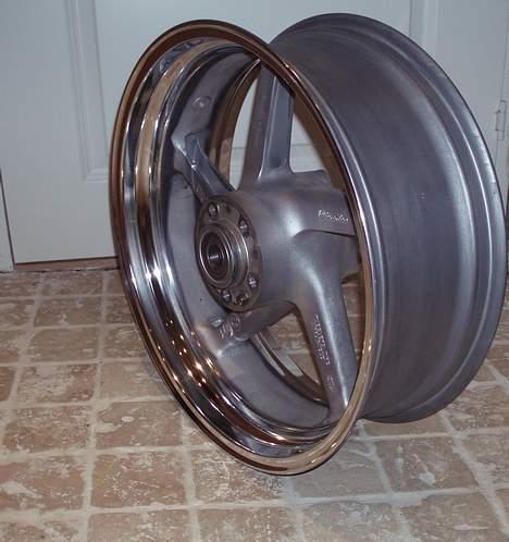 Aprilia RSV 1000 ***SOLGT*** - 27/2 - 07 Bliver rigtig fede når de har været et smut forbi maleren ;-) billede 17