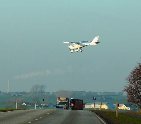 Ducati Supersport 1000DS - En rigtig spændene trafikal situation på hjemvejen. Hvem har vigepligt? Tak til strada#1 for den hurtige kamera refleks! billede 3