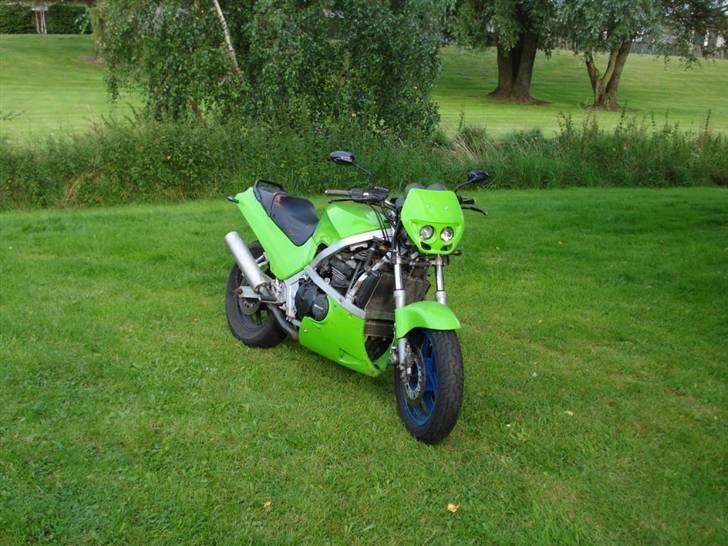 Kawasaki GPZ 600 R *SOLGT* billede 1