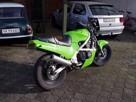 Kawasaki GPZ 600 R *SOLGT* billede 2