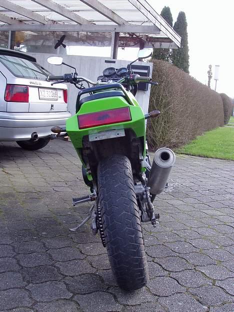 Kawasaki GPZ 600 R *SOLGT* billede 3