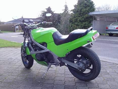 Kawasaki GPZ 600 R *SOLGT* billede 4