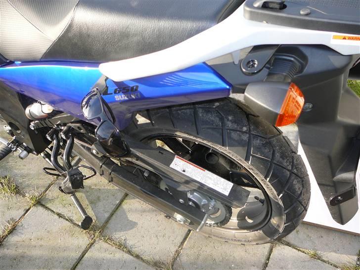 Suzuki dl 650 v-strom (SOLGT) - Quick-lock holderne. Ved solbrille og blinklys. Dejlig diskret når man kører uden tasker. billede 4