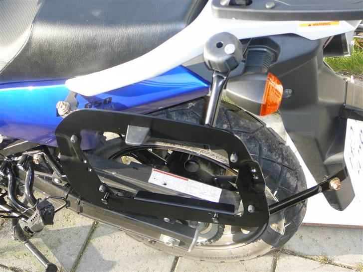 Suzuki dl 650 v-strom (SOLGT) - Quick-lock holder. Skrues på med 4 click skruer. Meget stabil. billede 5