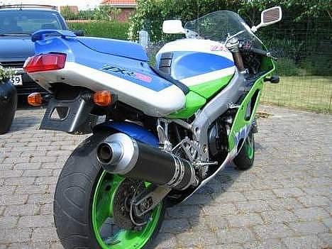Kawasaki ZXR 400 SOLGT - Og her er hendes storebror :-) billede 6