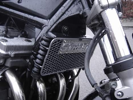 Suzuki GSF 600 (SOLGT) - har selv fusket lidt med maling, rustfri og chrome billede 8