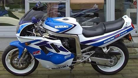 Suzuki GSX 750 R *SOLGT* billede 1