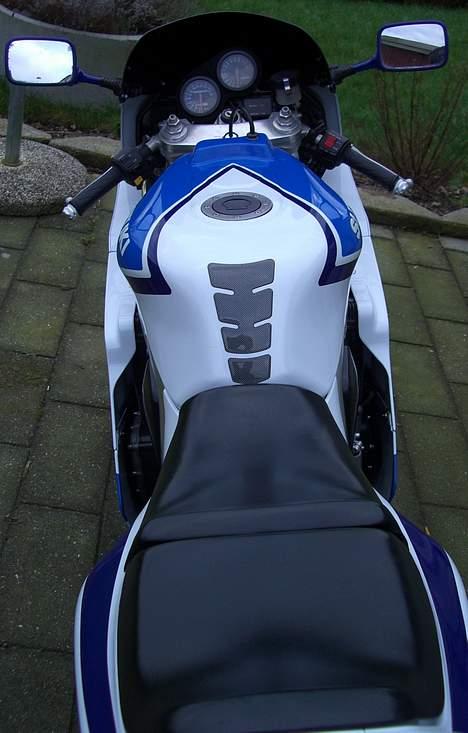 Suzuki GSX 750 R *SOLGT* billede 3