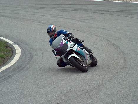 Yamaha FZR 600 R (100 hk) billede 4