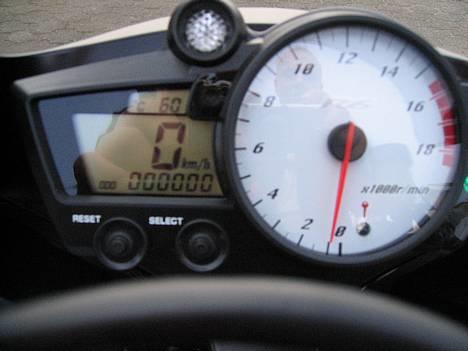 Yamaha YZF-R6 05 - yes 0 km på klokken billede 3