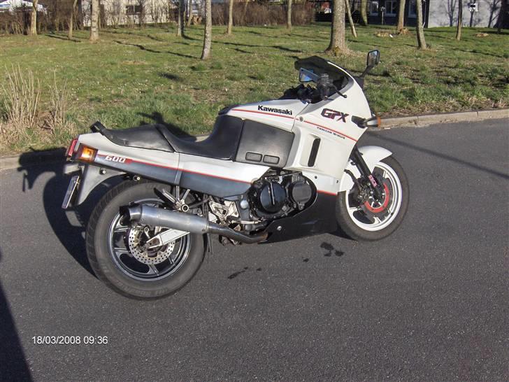 Kawasaki GPX 600 R *SOLGT* billede 2