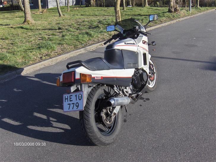 Kawasaki GPX 600 R *SOLGT* billede 4