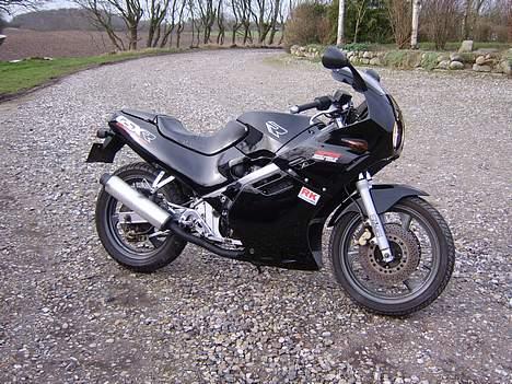 Suzuki GSX250R SOLGT billede 1