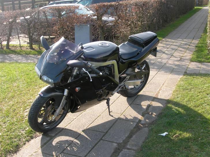 Suzuki gsxr 400 R billede 2