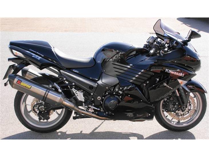 Kawasaki ZZR 1400 - Synes nu at den er meget pæn.........jeg er bare helt vild med den !!!! billede 1