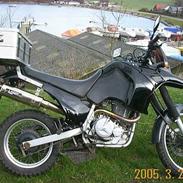 Suzuki DR 750 S