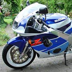 Suzuki GSX-R 750