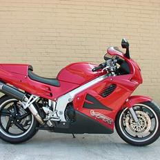 Honda VFR 750F (SOLGT) :'(
