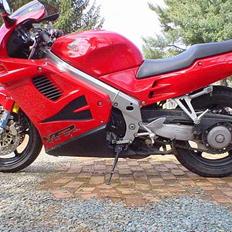 Honda VFR 750F (SOLGT) :'(