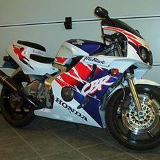 Honda CBR 400 rr fireblade