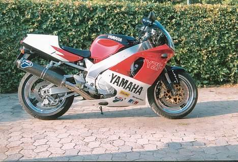 Yamaha YZF 750R - billed af mit ekstra kåbesæt fra lidt anden vinkel billede 2