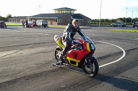 Aprilia rs 125 - Moi og min aprillia rs 125cc til første træning billede 2