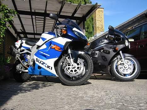 Suzuki TL1000R - Her er den linet op sammen den "gamle" ZXR som nu er solgt. billede 2