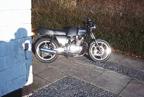 Suzuki GS 450 (Haslev) solgt :O( - Når solen rammer rigtigt så skinner den! :O) billede 3