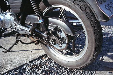 Suzuki GS 450 (Haslev) solgt :O( - Ja bagtandhjulet fik også lige en polering :-)  billede 8