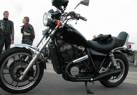 Honda NV 750 (Shadow) billede 1