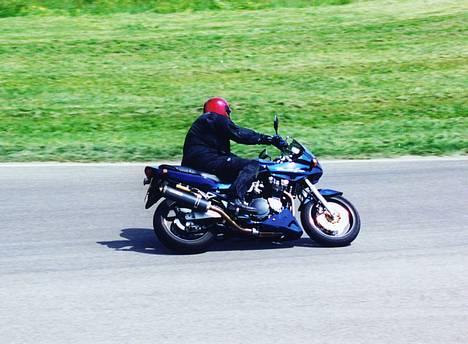 Suzuki GSF1200 Bandit - Mestersvingerkursus på Knutstorp billede 2