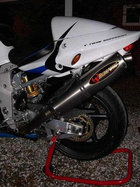 Suzuki TL 1000 R  - Öhlins dæmper, Dymag racing fælge, carbon skærm, justerbare fodhvilere og komplet Akrapovic... billede 2