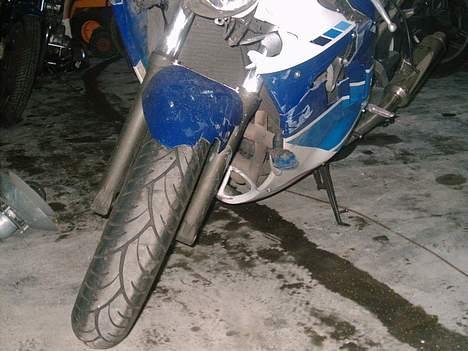 Suzuki GSX R 400 R billede 2