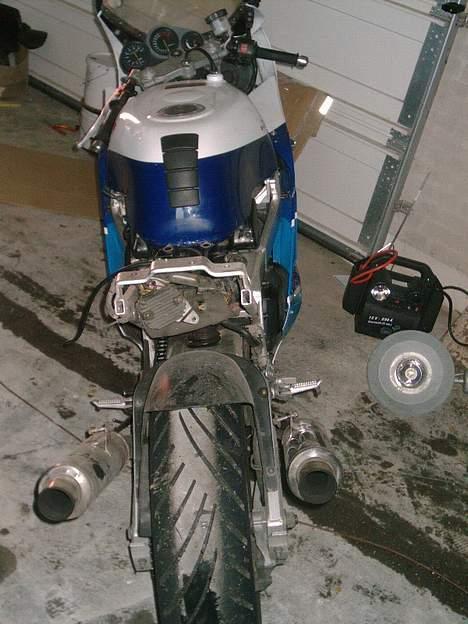 Suzuki GSX R 400 R billede 3