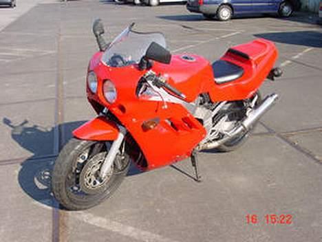 Suzuki GSX R 400 R billede 9