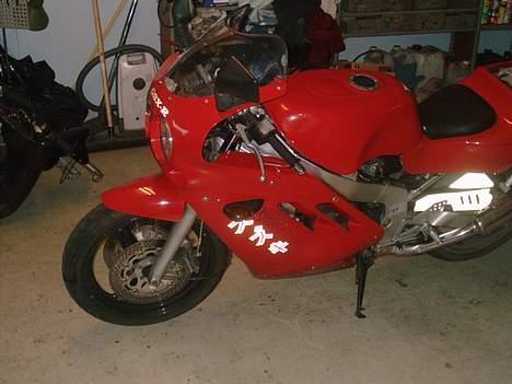 Suzuki GSX R 400 R billede 10