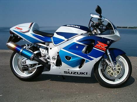 Suzuki GSXR-750 (Vordingborg)  - max hatighed 280 ægte km/t og 120 HK. på baghjulet. billede 1