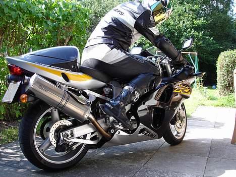 Suzuki TL 1000R - Ved ikke hvorfor det er så "populært"  at sløre sine plader!!!??? Alle på vejene kan jo se dem!! Men tør ikke andet...... ;_/ billede 3