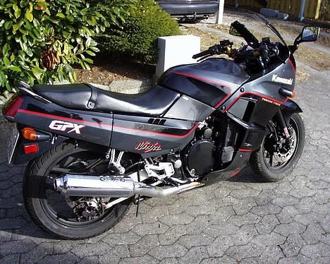 Kawasaki GPX 750 R (SOLGT) billede 1