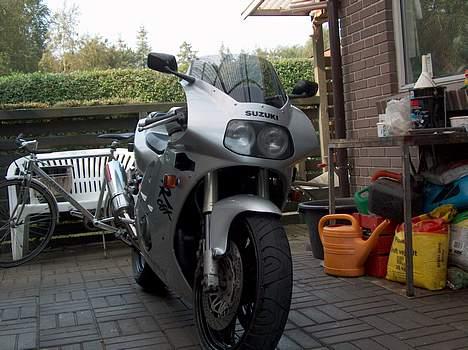 Suzuki GSX-R 400 Solgt billede 4