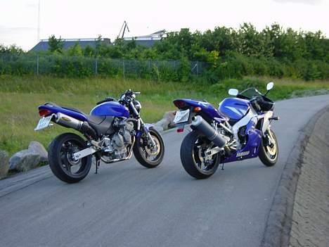 Honda HORNET 600 - Min ven´s R1 til højre i billedet billede 6