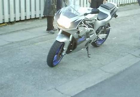 Suzuki GSXR 400 !!SOLGT!! billede 2