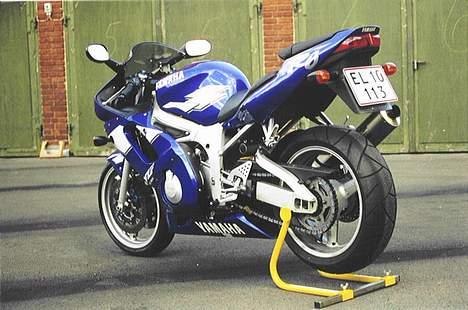 Yamaha R6 billede 2