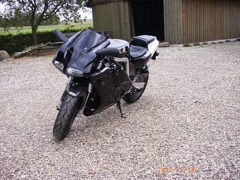 Suzuki Gsx-r 400 billede 3